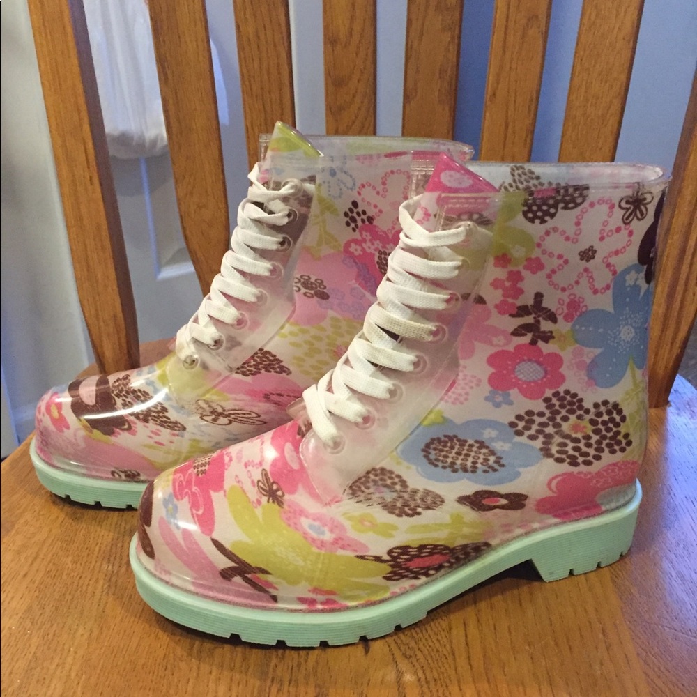 Lace up floral print rain boots☔️